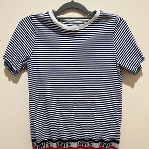 yxl, but could fit a small woman